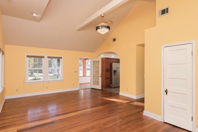 Building Photo - 418 Vancouver St