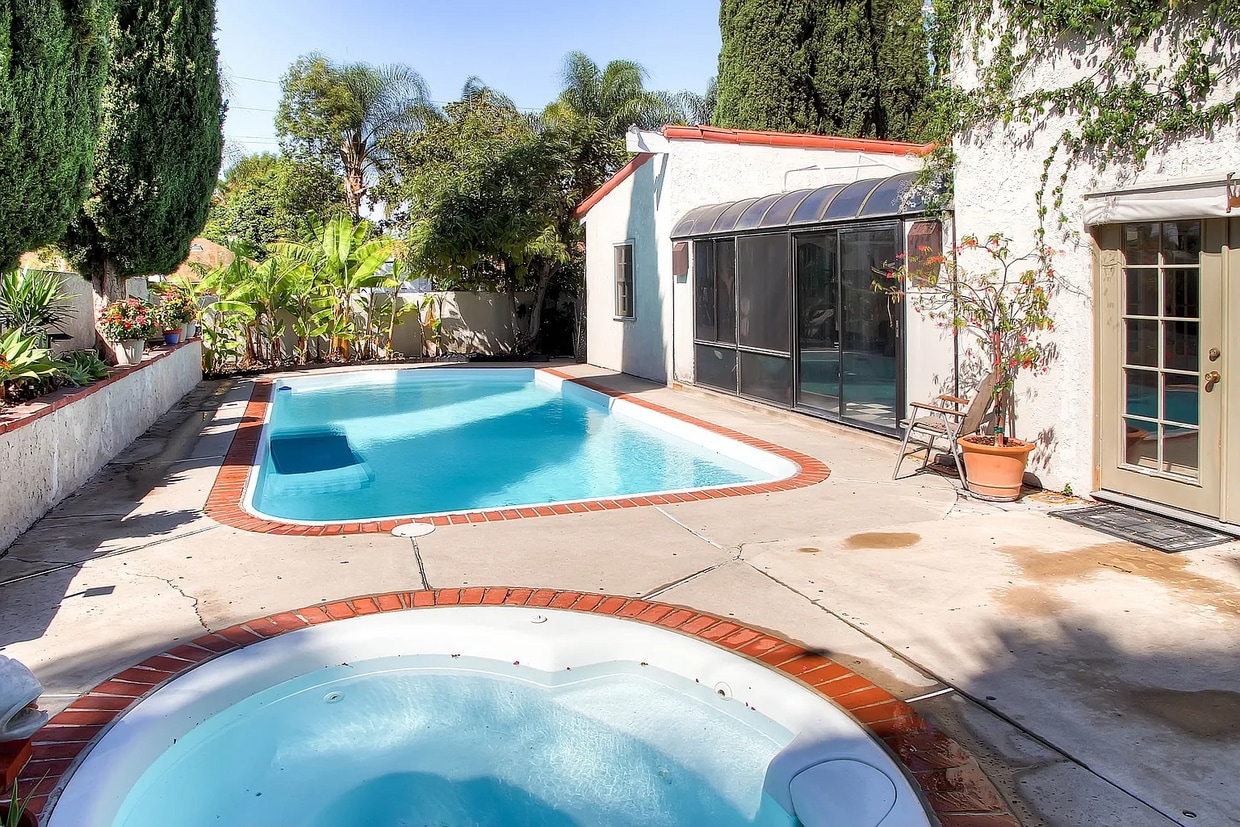 Primary Photo - 24061 La Rosa Dr