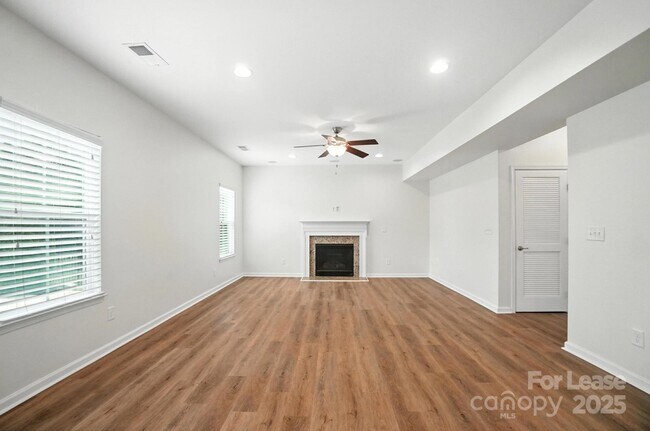 Building Photo - 2031 Hamil Ridge Dr