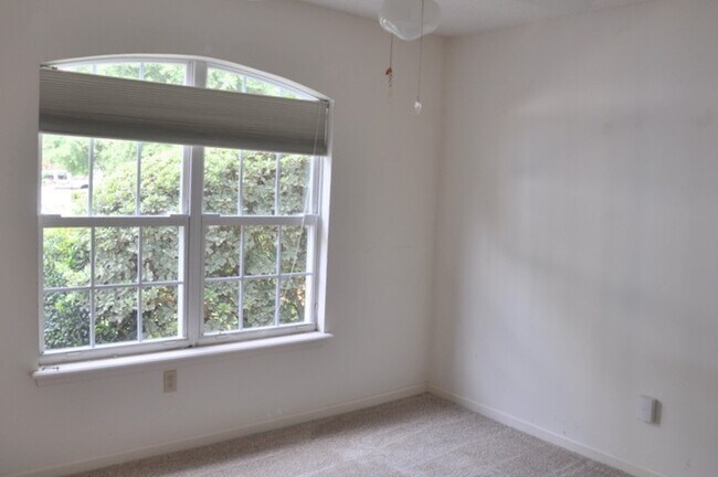 Building Photo - 3556 Killarney Plaza Dr