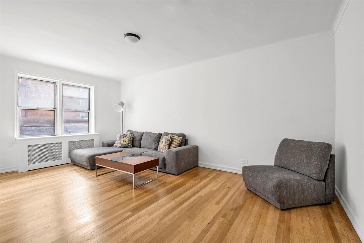 Foto principal - 63-60-63102 102nd St
