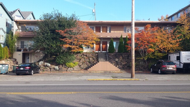 Foto del edificio - 6030 Fauntleroy Way SW