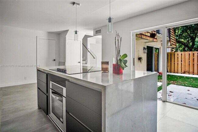 Foto del edificio - 2161 Orange Grove Dr