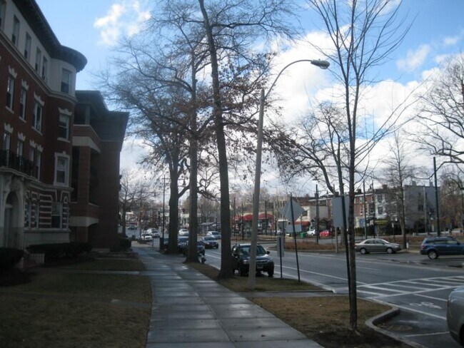 Foto del edificio - 1595 Beacon St