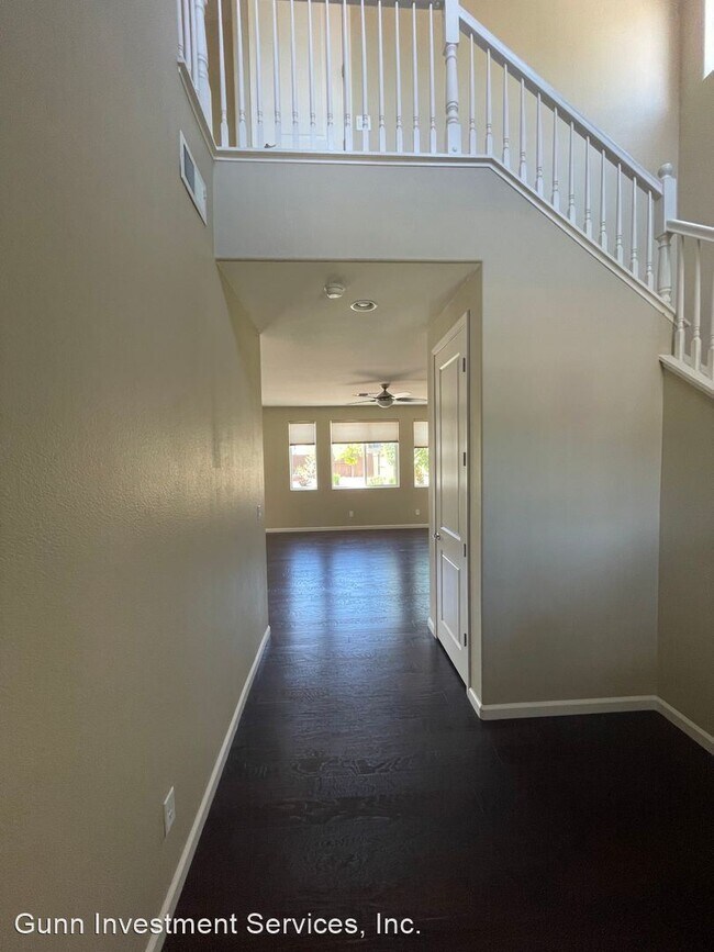 Building Photo - 3 br, 2.5 bath House - 2880 Bonfire Ln.