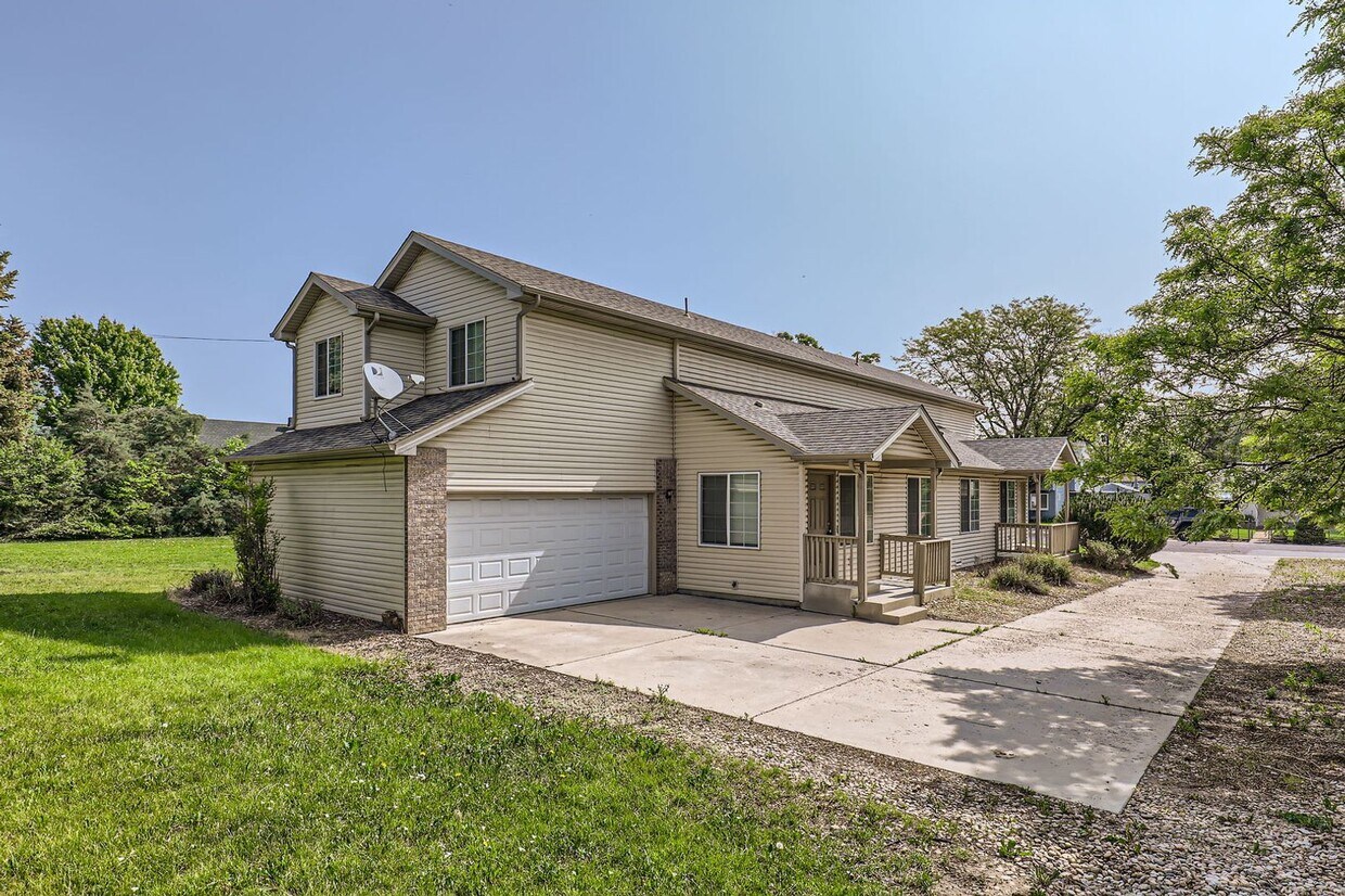 Foto principal - Newly remodeled 3 bedroom duplex in Arvada