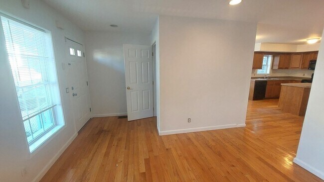 Foto del edificio - 52 Wheatland Ave