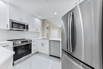 Building Photo - 12510 Crystal Pointe Dr