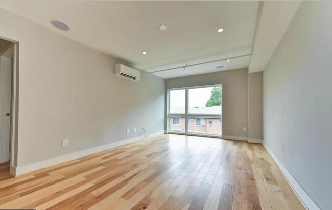 Building Photo - Captivating Condo in Columbia Heights! Upd...