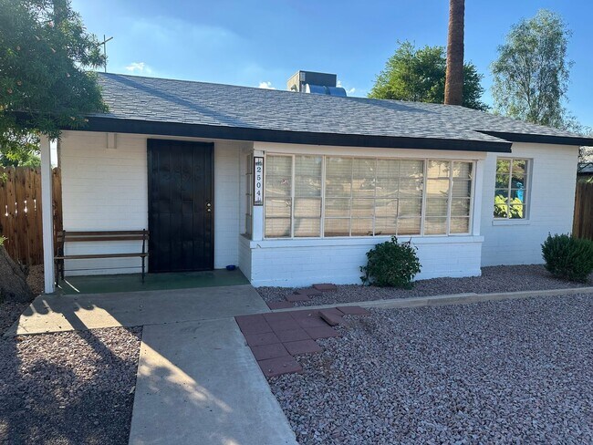Building Photo - Vintage Ranch Home