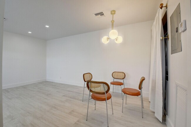 Foto del edificio - 502 N H St