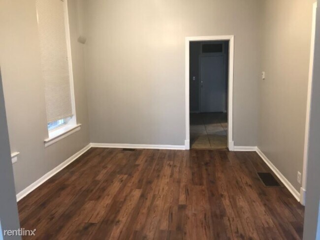 Building Photo - 2 br, 1 bath Apartment - 6732 S Evans Ave