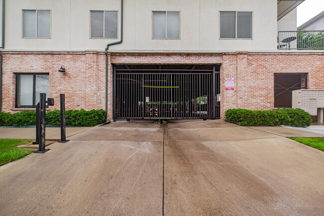 Building Photo - Lofts at Fair Park