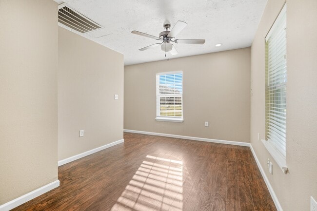 Building Photo - 2102 N Galveston Ave