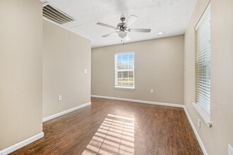 Building Photo - 2102 N Galveston Ave