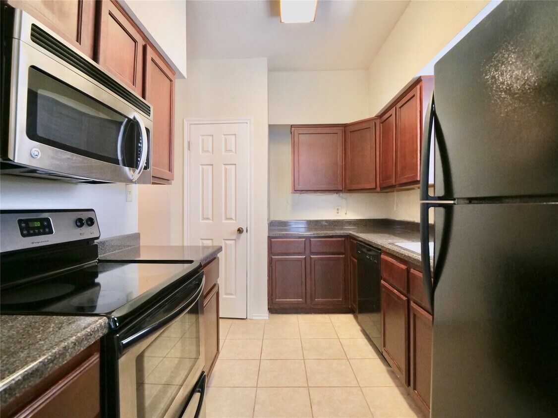 Foto principal - 1103 Dulles Ave