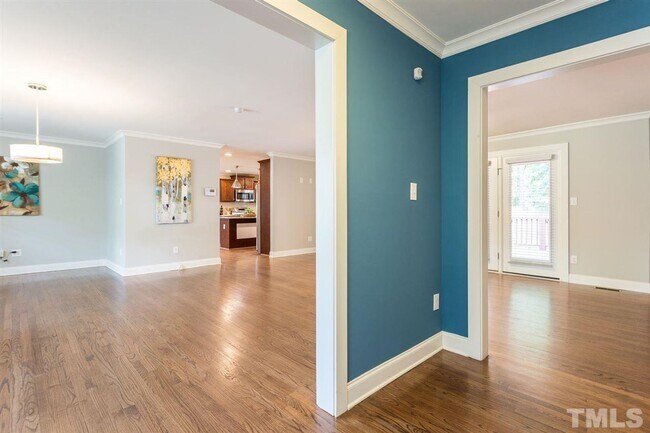 Foto del edificio - Gorgeous 4 Bedroom Ranch Home, Near Mordecai/Oakwood Neighborhoods, Premium Finishes, Fenced Back...