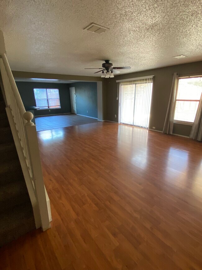 Foto del edificio - 12001 Rosedown Ln