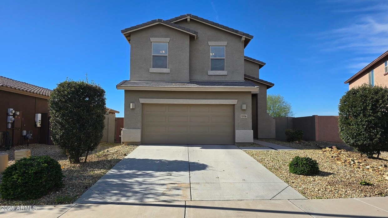 Foto principal - 1006 S 202nd Ln