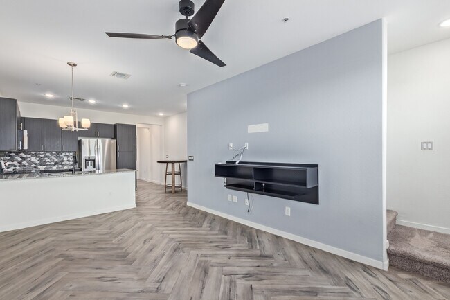 Foto del edificio - 2321 E Huntington Dr