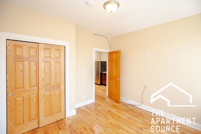 Foto del edificio - 5550 W Belmont Ave