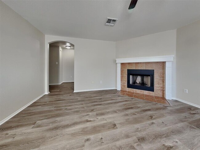 Foto del edificio - 228 Fall Creek Dr