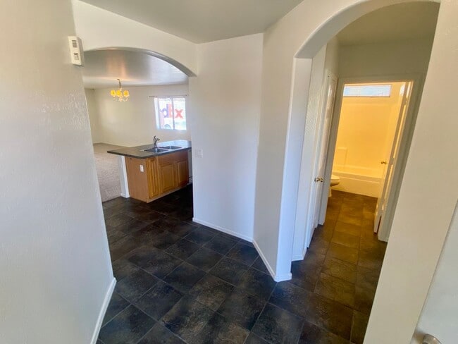 Building Photo - 3 Bed, 2 Bath in Rancho El Mirage
