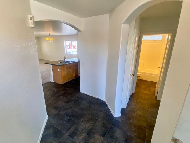 Foto del edificio - 3 Bed, 2 Bath in Rancho El Mirage