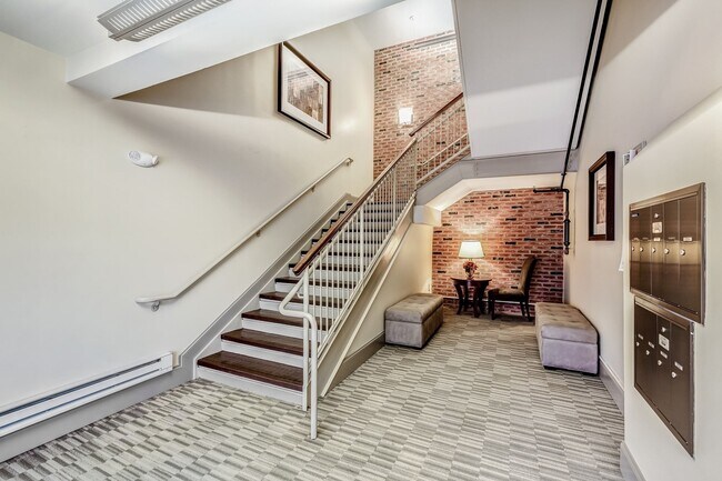 Foto del edificio - 9000 Lorton Station Blvd