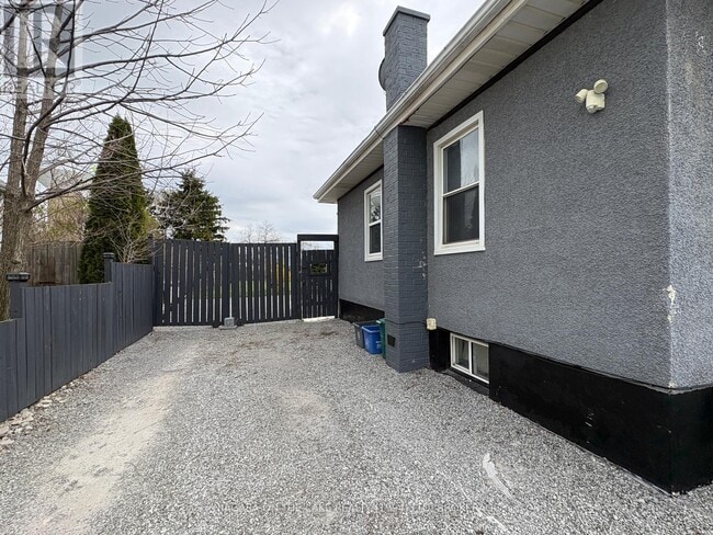 Building Photo - 1341 Niagara Stone Rd