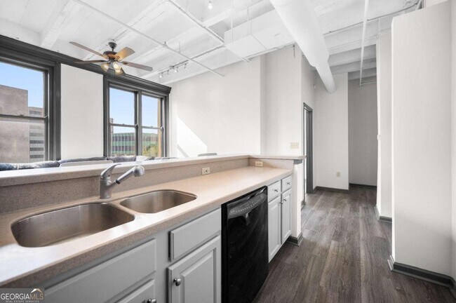 Foto del edificio - 32 Peachtree St NW