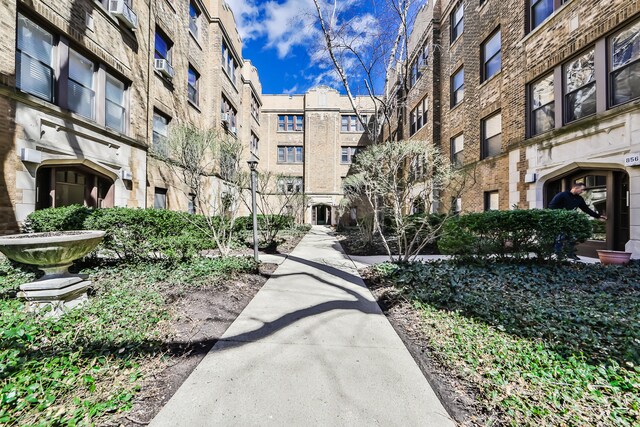 Primary Photo - 860 W Barry Ave