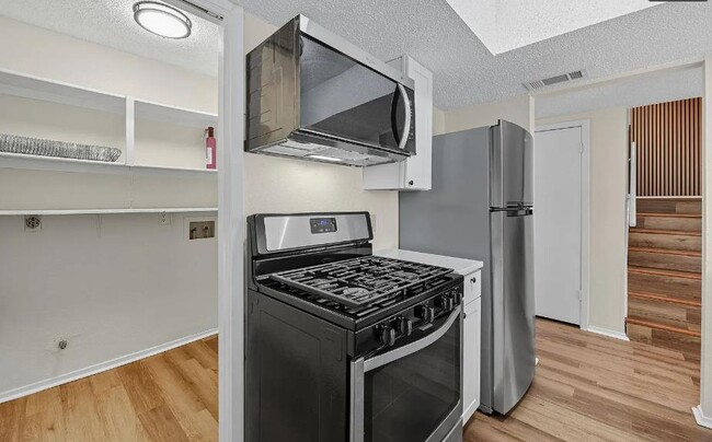 Building Photo - 4813 Yucca Hill Dr