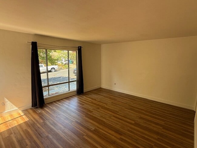 Building Photo - 2516 San Mateo St