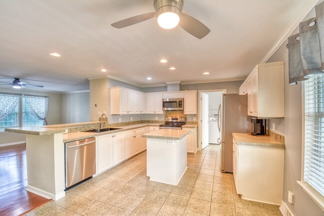 Building Photo - 162 Wellspring Dr