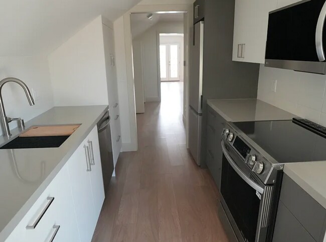 Foto del edificio - Updated top floor 1 bedroom In A Great Neighborhood!