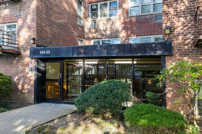 Entrada del edificio - Mainstay Cooperative