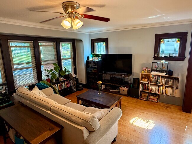 Foto del edificio - 541 N 62nd St