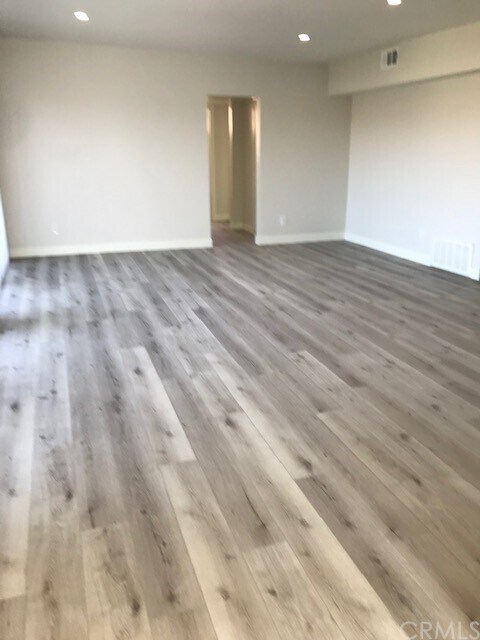 Building Photo - 510 E San Jose Ave