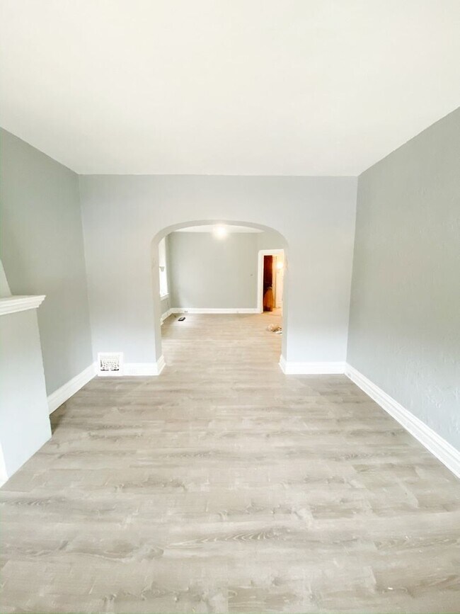 Foto del edificio - 2Bed 1Bath with Den!  Newly renovated!!
