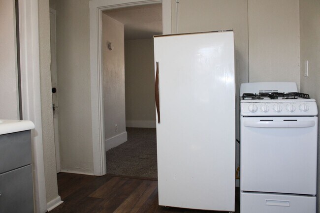 Building Photo - Move In Credit $100!!! - Cozy Studio Near ...