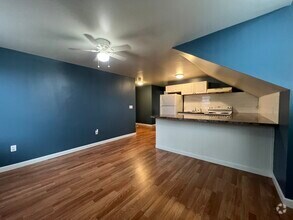 Building Photo - 552 Maple St