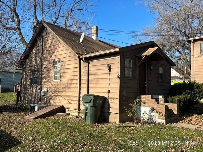 Building Photo - 618 Meadow Ave