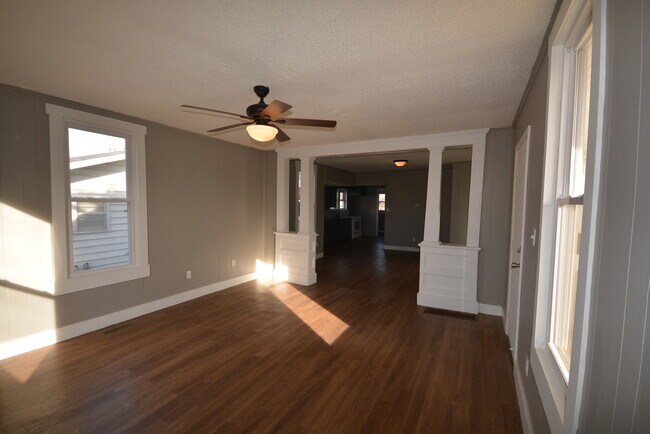 Foto del edificio - Rent This Spacious 3 Bedroom 1 Bath