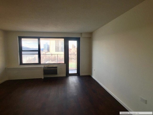 Building Photo - 150 W 225th St