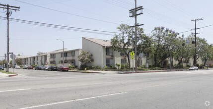 Woodbridge Village Apartments Photo