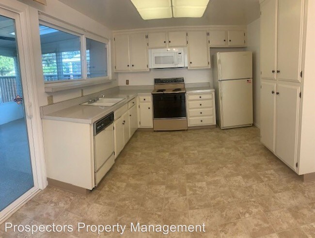 Building Photo - 3 br, 2 bath House - 5811 Rohn Way