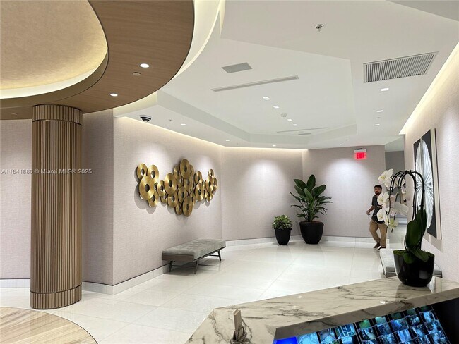 Foto del edificio - 888 Brickell Key Dr
