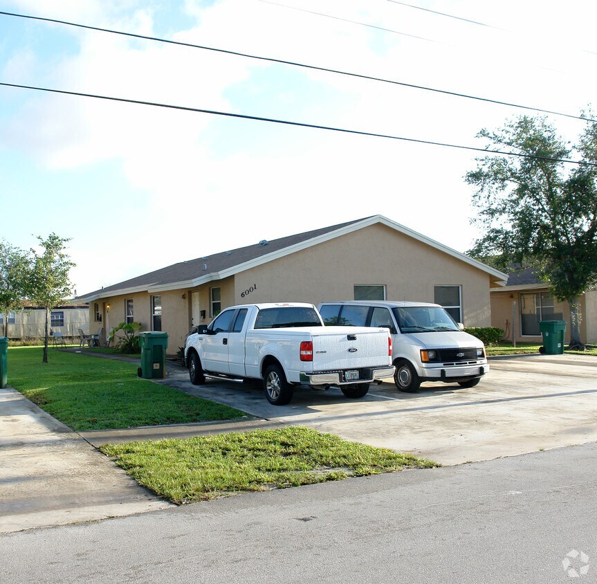 Primary Photo - 6001-6011 SW 36th St