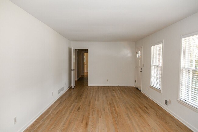 Building Photo - Upgraded Brick Ranch with In-law Suite in ...